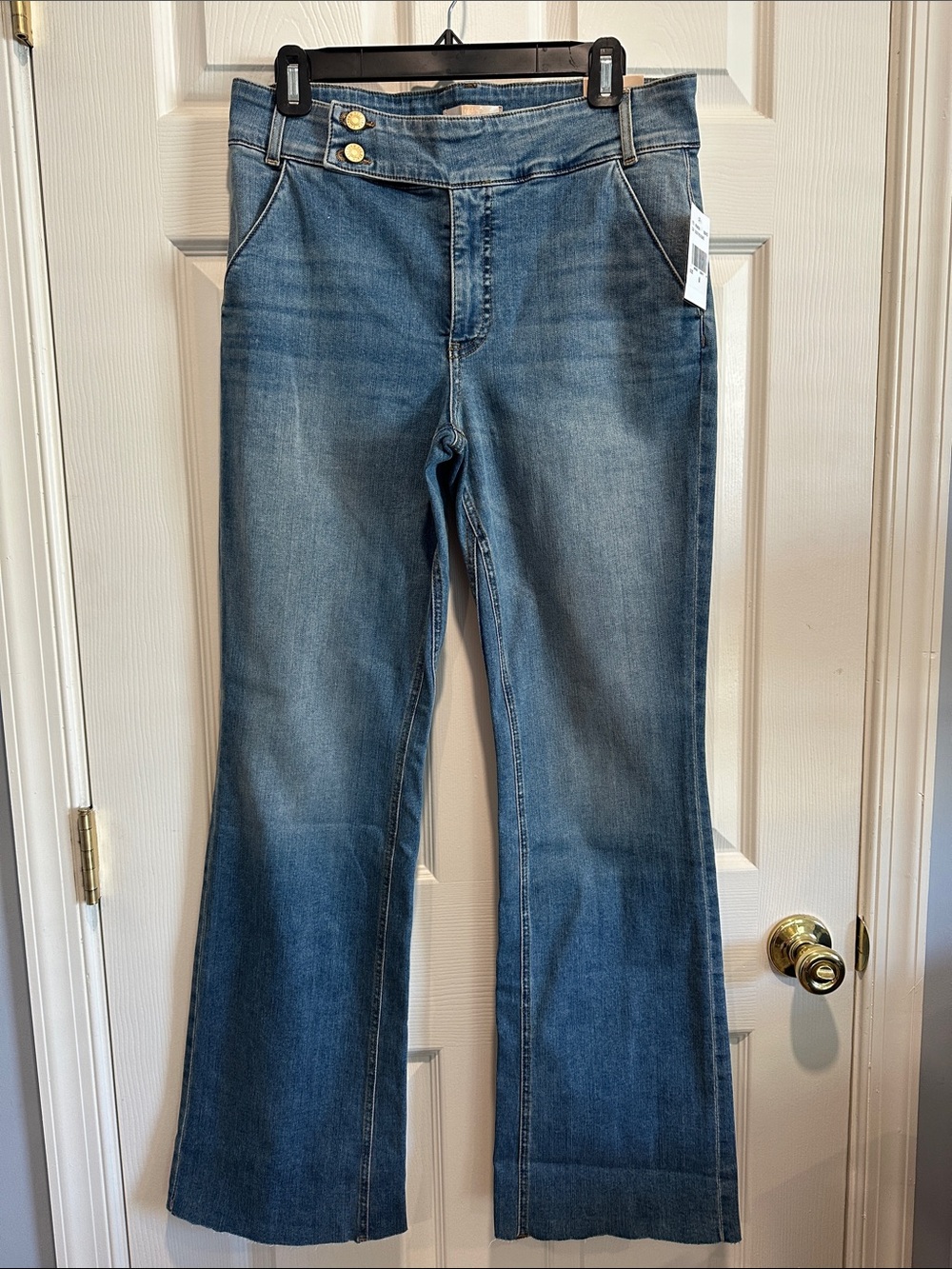 Kut from the Kloth Women's Kick Flare Jeans in Medium Blue Denim